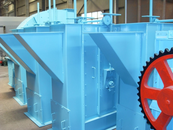 斗式提升機(jī)在運(yùn)行時(shí)如果異常響動(dòng)，其原因不外乎如下幾種(斗式提升機(jī)在運(yùn)轉(zhuǎn)過(guò)程中,操作人員注意)