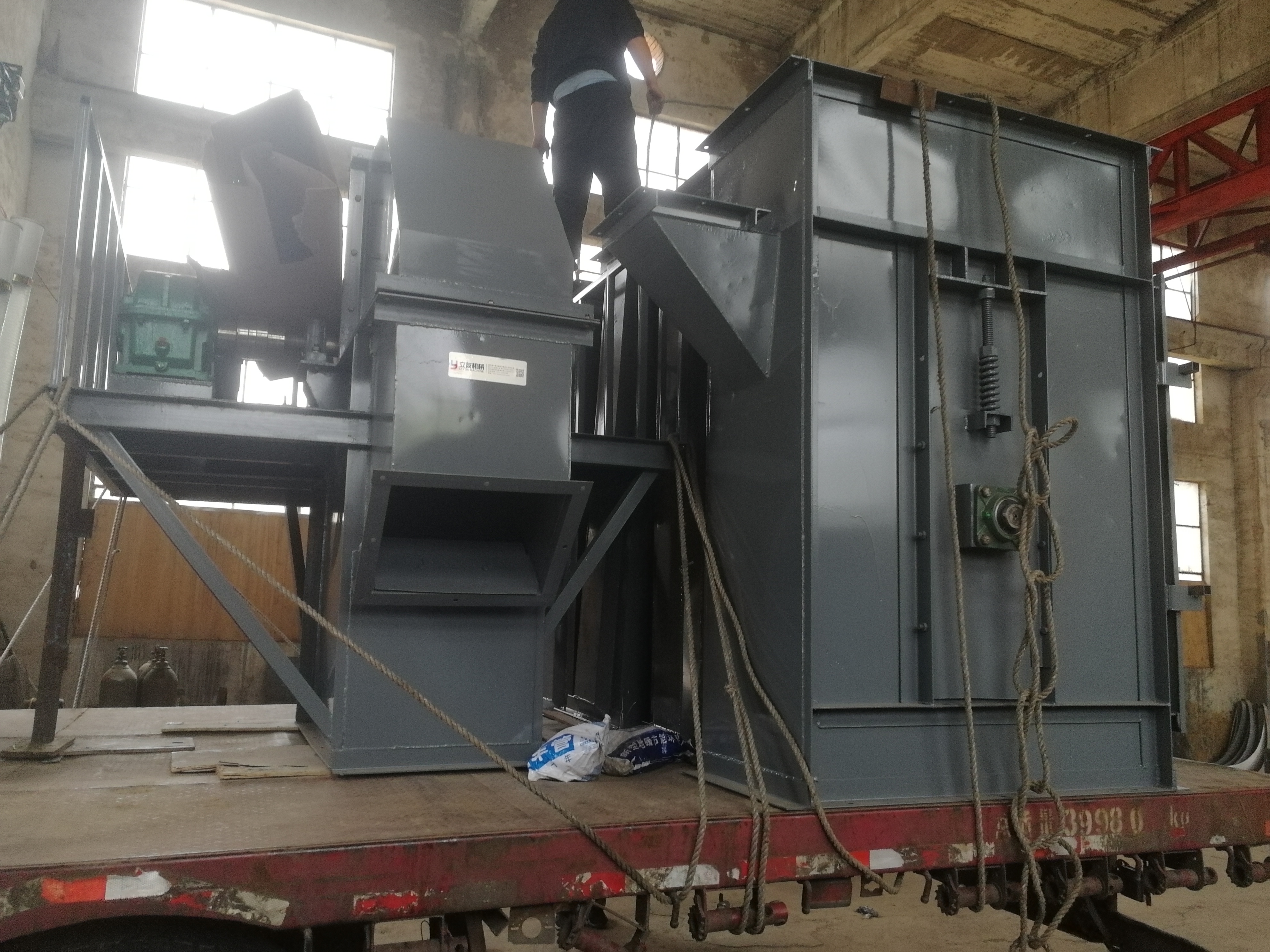 雙斗提升機(jī)