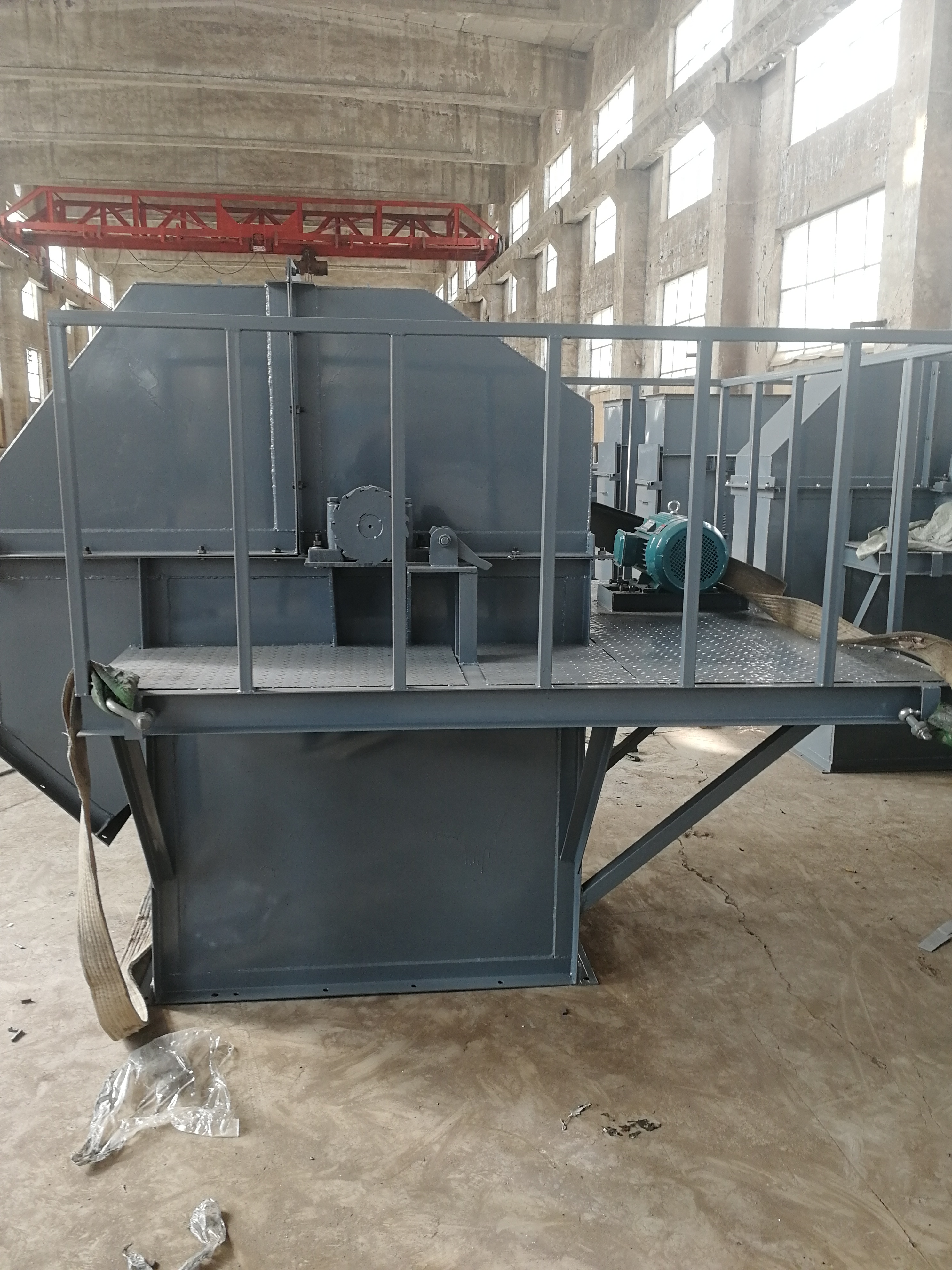 NE鏈條式斗式提升機鏈條調(diào)整改進 (鏈式斗提機型號)